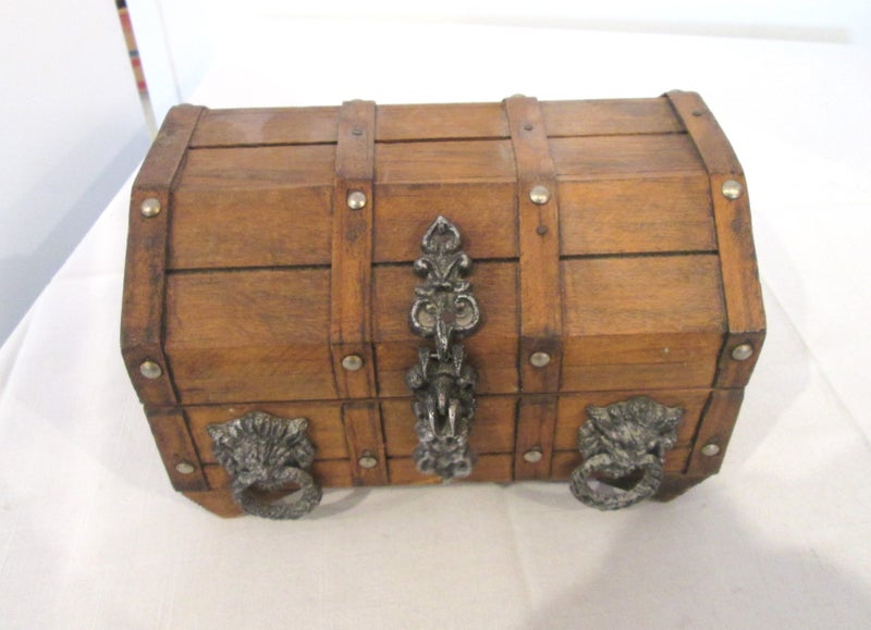 Wooden Trinket/Jewellery Trunk Carousel 1