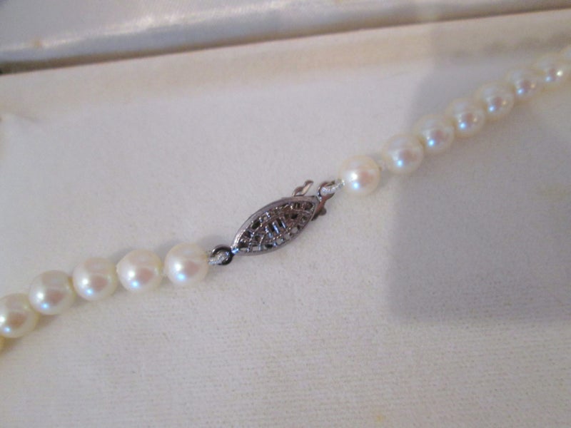 Retro Juanita Pearls Necklace Carousel 2
