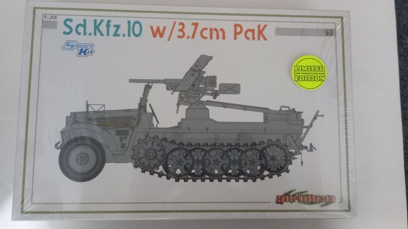 1/35 Cyber-Hobby Sd.Kfz.10 w/3.7cm PAK Carousel 1