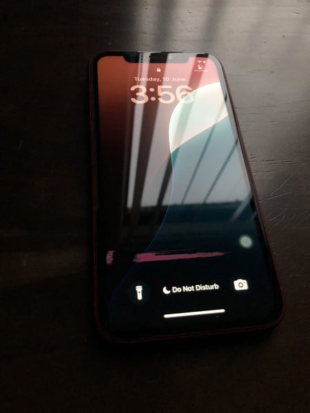 Beautiful Red Iphone XR 128GB Carousel 2