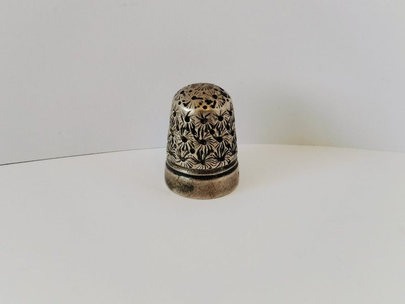 Antique Charles Horner thimble Carousel 1