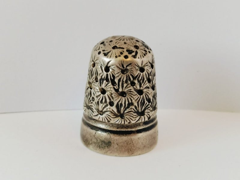 Antique Charles Horner thimble Carousel 2