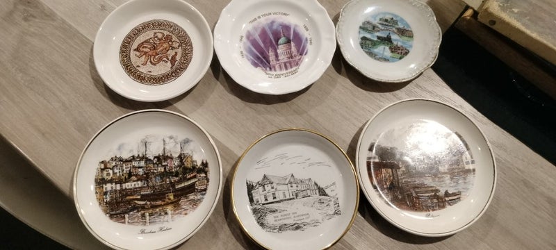English Souvenir Pin dish's Carousel 1