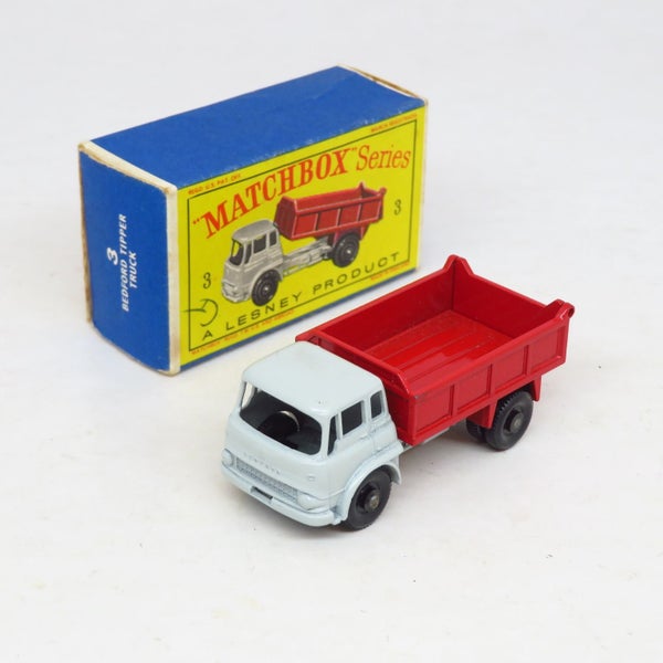 Matchbox - 3 Bedford Tipper RED back - Boxed Vintage Lesney Carousel 1
