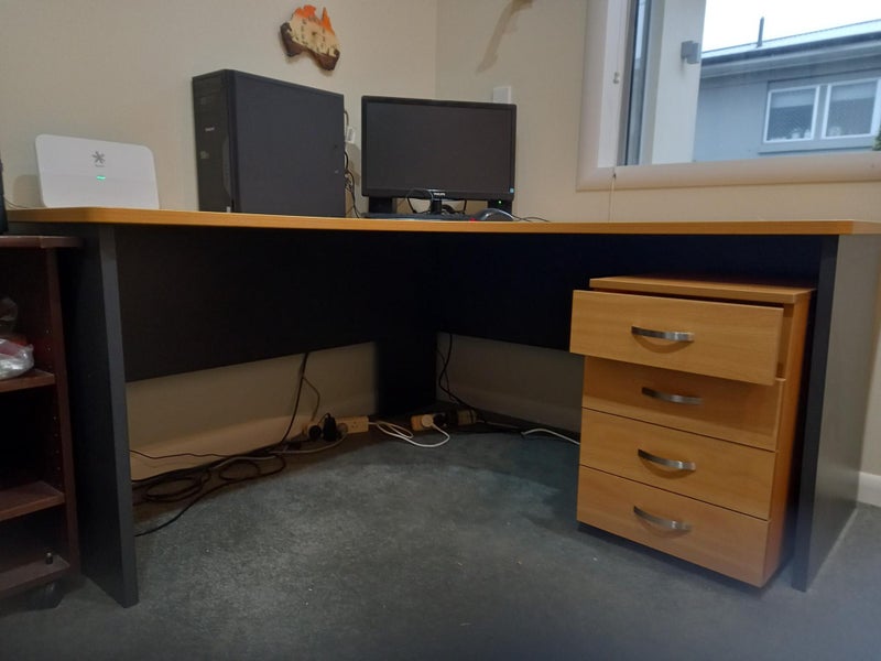 Corner Computer desk and drawers Carousel 2