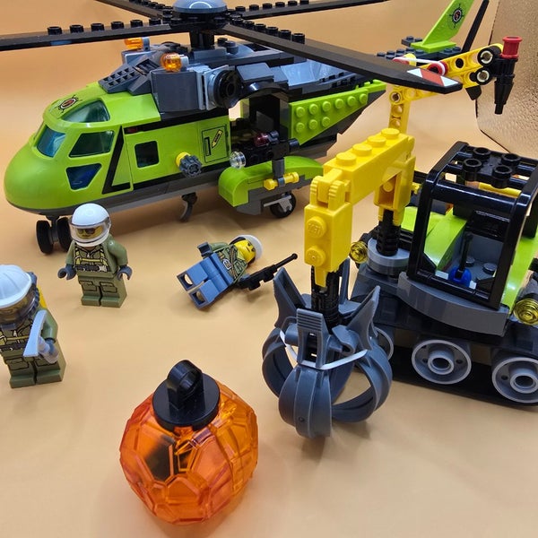 LEGO City - 60123 - Volcano Supply Helicopter Carousel 1