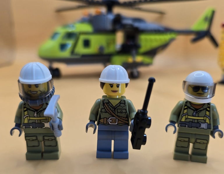 LEGO City - 60123 - Volcano Supply Helicopter Carousel 2