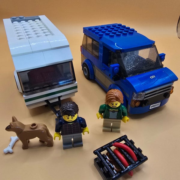 LEGO City - 60117 - Van & Caravan Carousel 1