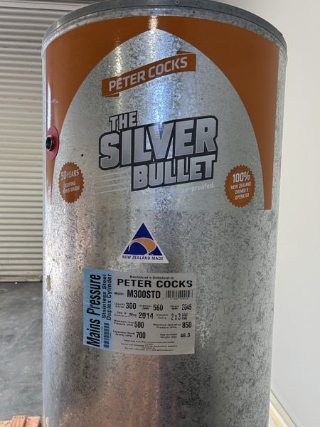 300L hot water cylinder with 2x 3kw elements Carousel 2