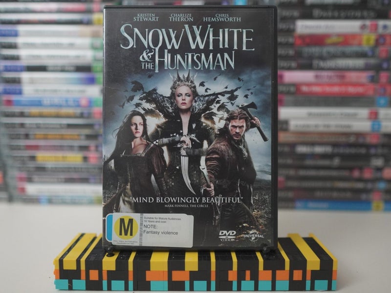 SNOW WHITE & THE HUNTSMAN - CHRIS HEMSWORTH Carousel 1