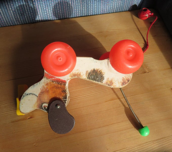 "Little Snoopy", 1965 Pulling Toy Carousel 8