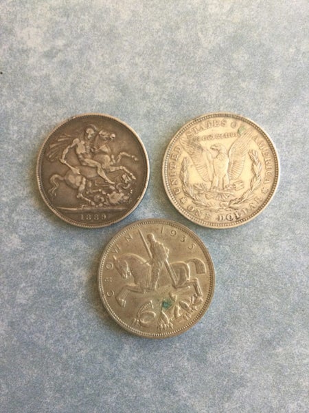 THREE VINTAGE TO ANTIQUE SILVER COINS USA AND BRITISH Carousel 1