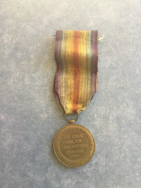 AN ORIGINAL WW1 NAMED MILITARY MEDAL Carousel 2