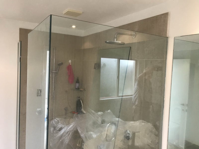 Shower glass and hardware Carousel 2