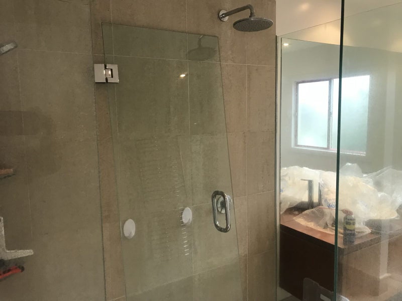 Shower glass and hardware Carousel 1
