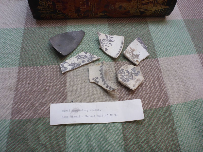 Awesome Old Pottery Shards Royal Worcester Second Half Of 18th Century Carousel 1