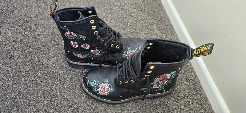 DR. Martens Boots Carousel 1