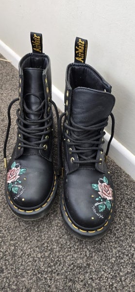 DR. Martens Boots Carousel 2