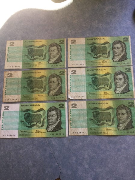 A GROUP OF VINTAGE AUSTRALIAN BANKNOTES Carousel 2