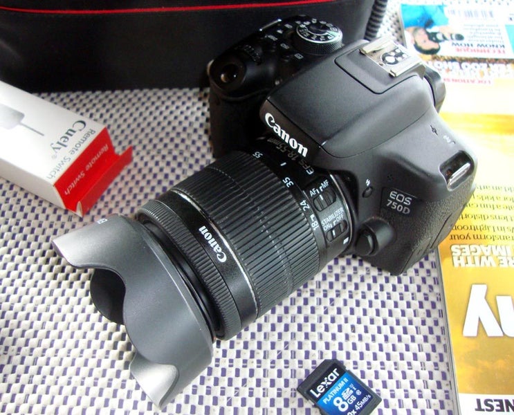 CANON EOS 750D With ZOOM LENS KIT = IDEAL FOR NCEA STUDENT62935698755202112