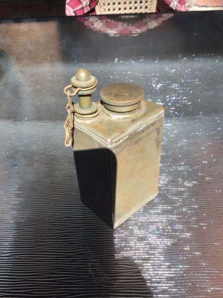 A RARE ORIGINAL MILITARY VICKERS OIL CAN Carousel 2
