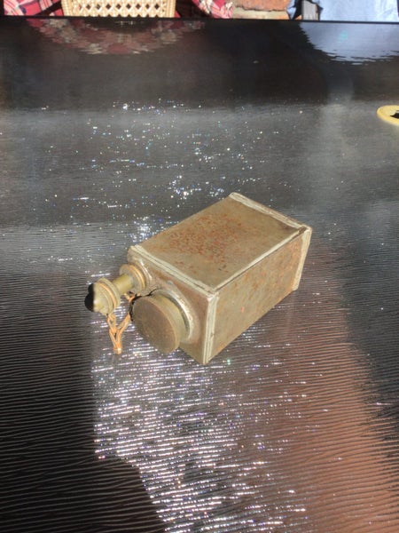 A RARE ORIGINAL MILITARY VICKERS OIL CAN Carousel 3