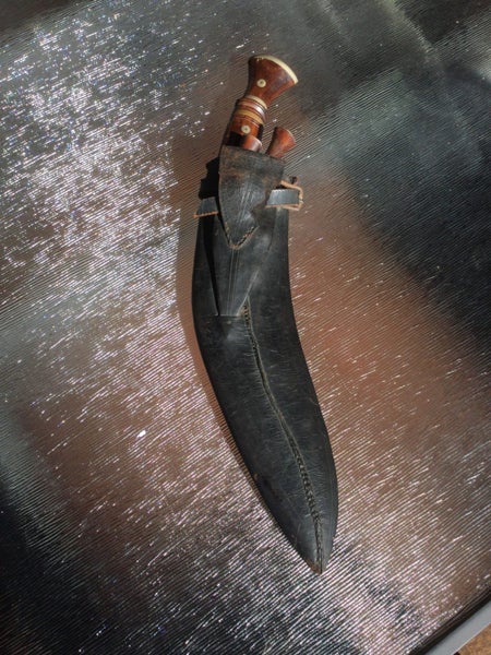 A VERY FINE ORIGINAL EARLY GHURKA KNIFE Carousel 1
