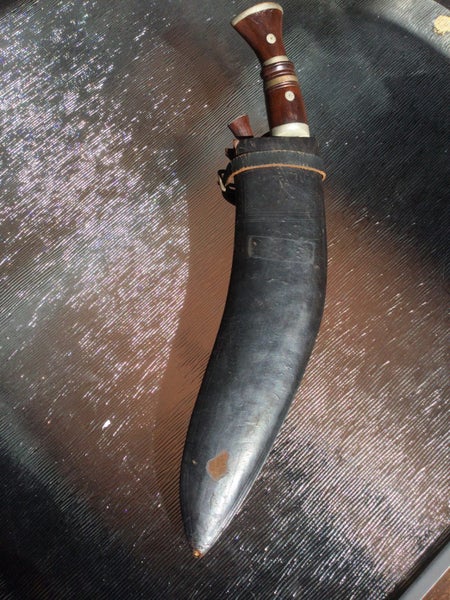 A VERY FINE ORIGINAL EARLY GHURKA KNIFE Carousel 2