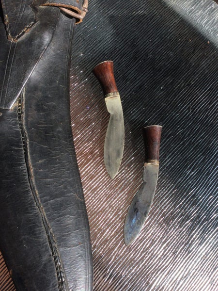 A VERY FINE ORIGINAL EARLY GHURKA KNIFE Carousel 7