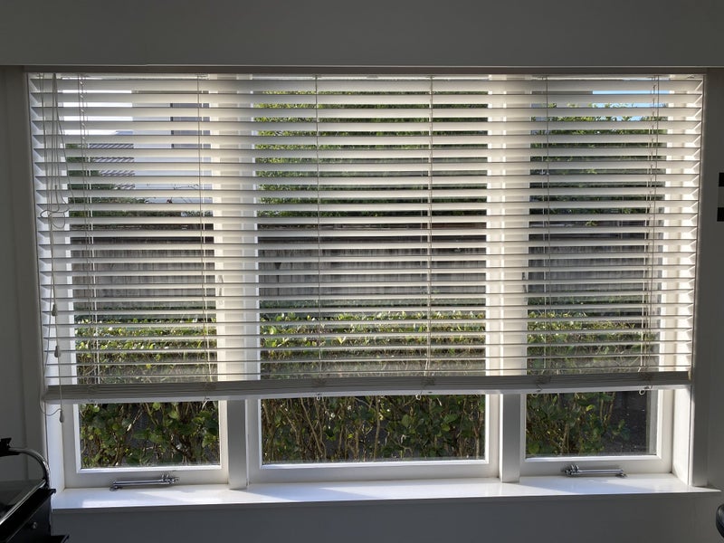 Large window Carousel 1