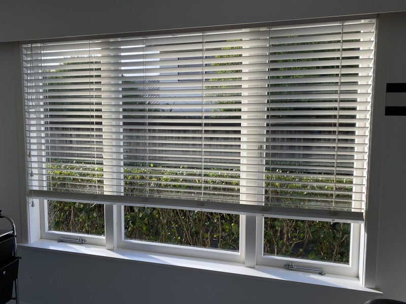Large window Carousel 2