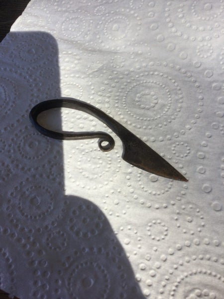 SOME TYPE OF ANTIQUE UNUSUAL HAND FORGED IRON KNIFE Carousel 3