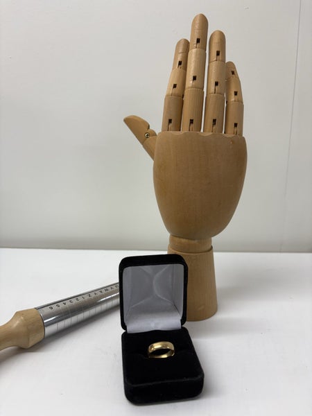 18ct Gold Ring Carousel 1