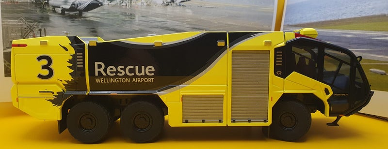 ROSENBAUER PANTHER 6x6 ARFF - WELLINGTON AIRPORT 1:43 (SCARCE) Carousel 2