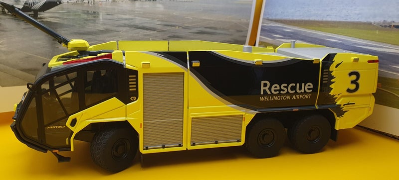 ROSENBAUER PANTHER 6x6 ARFF - WELLINGTON AIRPORT 1:43 (SCARCE) Carousel 1