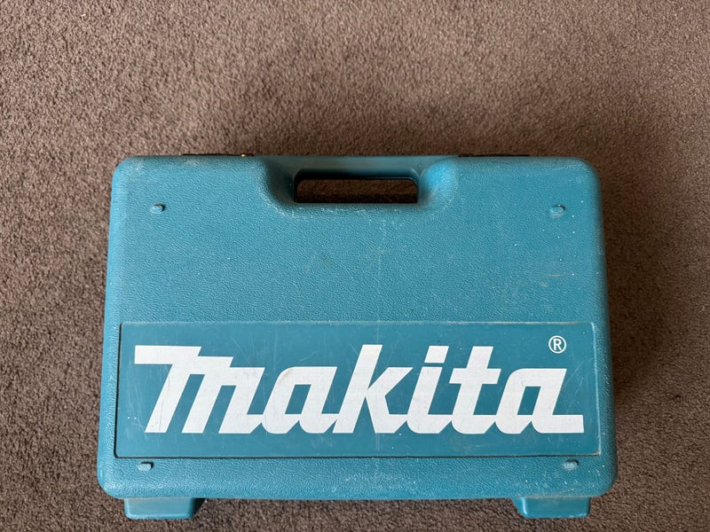 Makita 9553NB Corded Angle Grinder Carousel 4