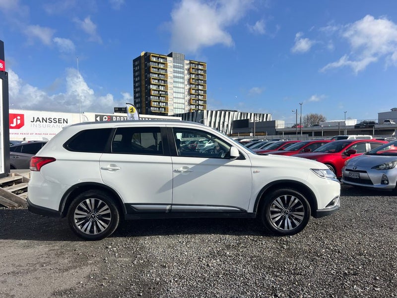 2021 Mitsubishi Outlander LS 2.4P/4WD/ 7 Seater62854324781698111