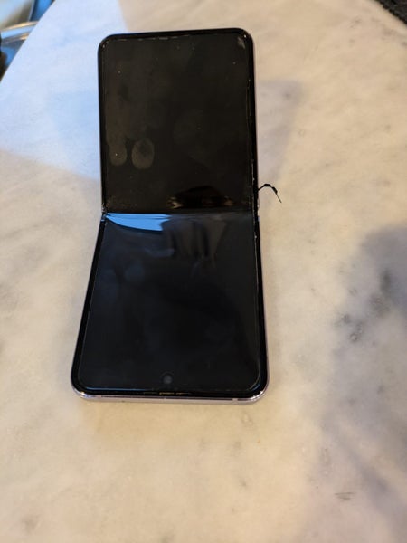 Samsung Galaxy Z Flip 4 5G 128Gb for spares or repair63612847710211111