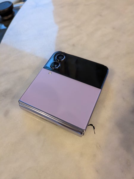 Samsung Galaxy Z Flip 4 5G 128Gb for spares or repair636128477102111120