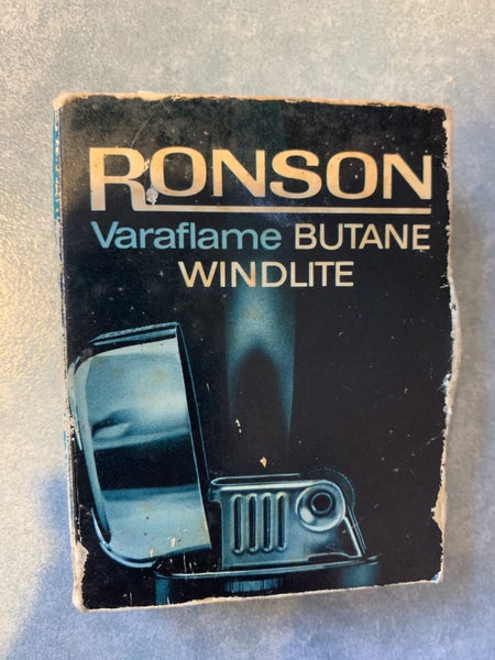 A SUPERB NEVER USED RONSON GAS LIGHTER IN ORIGINAL BOX Carousel 1