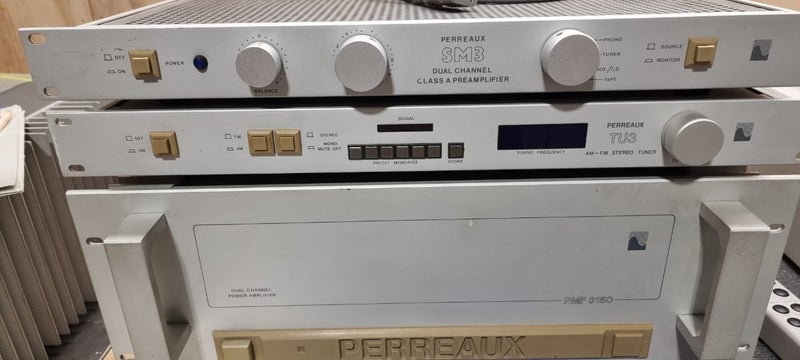 Perreaux TU3 AM-FM Stereo Tuner Carousel 1