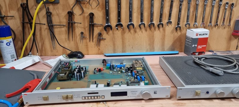 Perreaux TU3 AM-FM Stereo Tuner Carousel 6