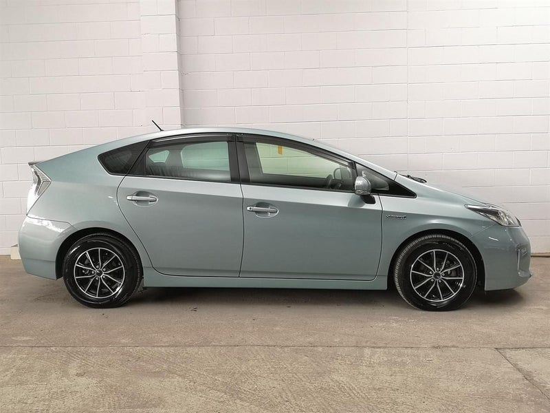 2012 Toyota Prius 1.8S Model with reversing cam...62863245256066112