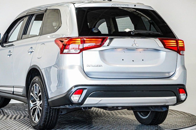 2016 Mitsubishi Outlander 20G 7 Seater / Cruise...62864756549123113