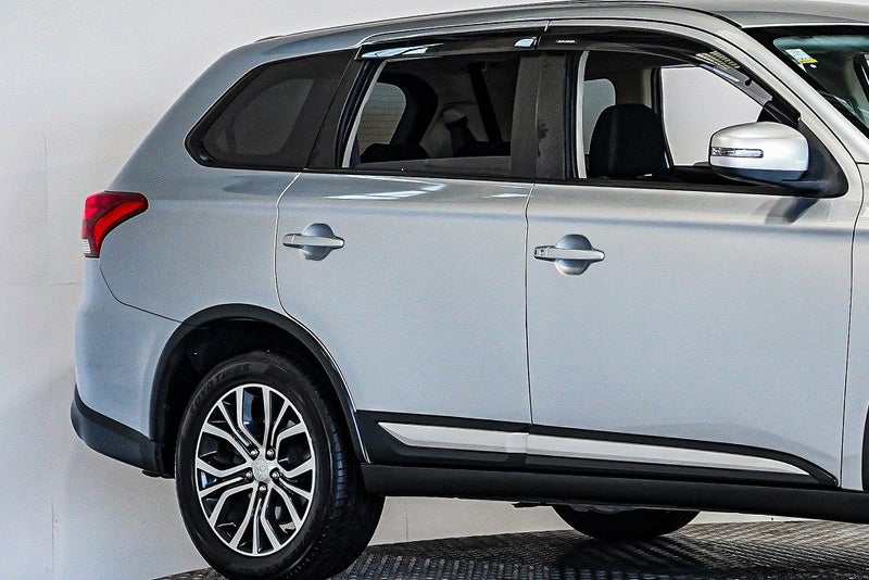 2016 Mitsubishi Outlander 20G 7 Seater / Cruise...62864756549123114
