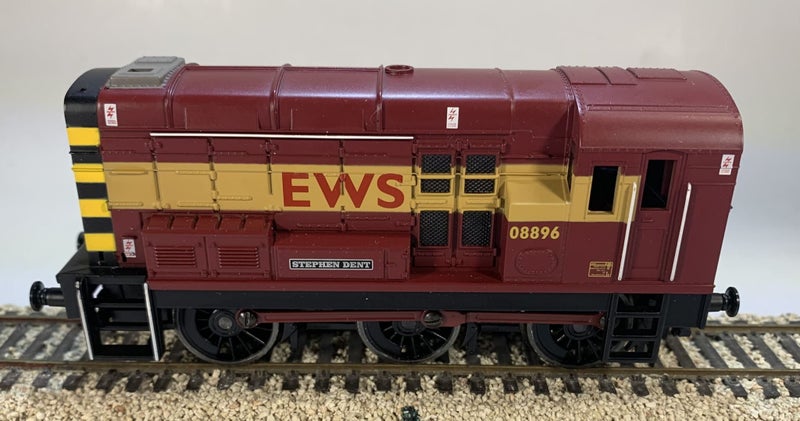OO - Hornby - Class 08 Shunter - EWS - $1.00 reserve Carousel 1
