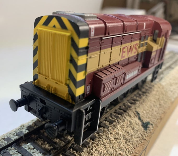 OO - Hornby - Class 08 Shunter - EWS - $1.00 reserve Carousel 2