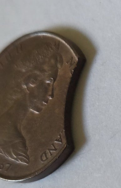 NEW ZEALAND COIN, TWO CENTS 1967, CLIPPED PLANCHET ERROR, $1 RES! Carousel 3