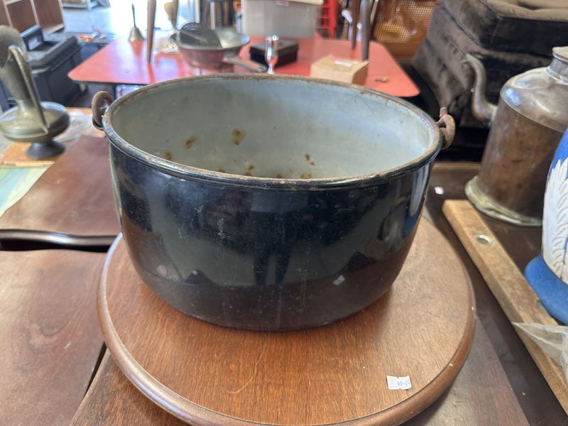 Enamel Camp Oven no lid Carousel 1