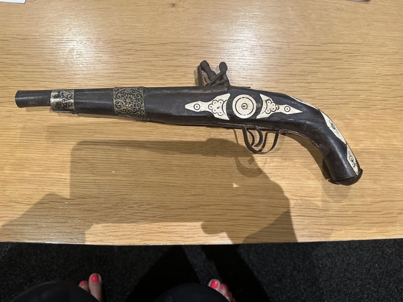 Flintlock Pistol Replica Carousel 1